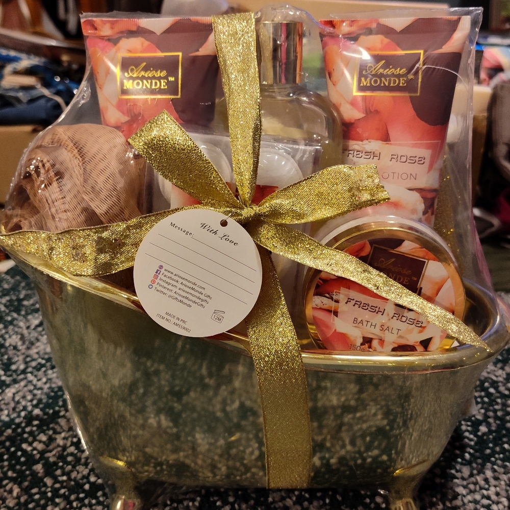 NWT! Ariose Monde Fresh Rose Bath Tub Spa Gift Set (Read The Description)